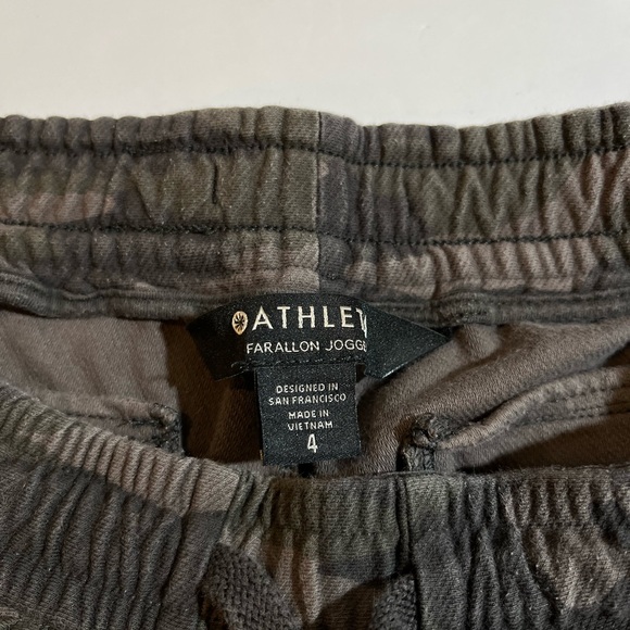 Athleta Farallon Jogger Women's Size 4 Camouflage Stretch Fabric Pull On Pants - Picture 4 of 10